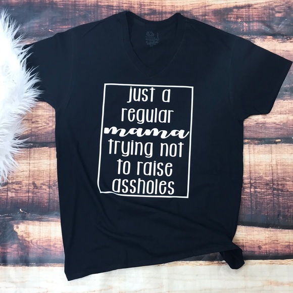 << Plural - Regular Mama Raising Assholes Tee >> - Picture 3 of 4